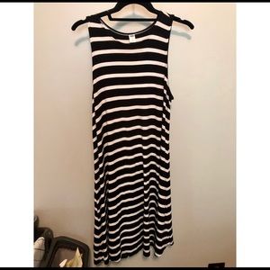 Old Navy black and white swing jersey dress